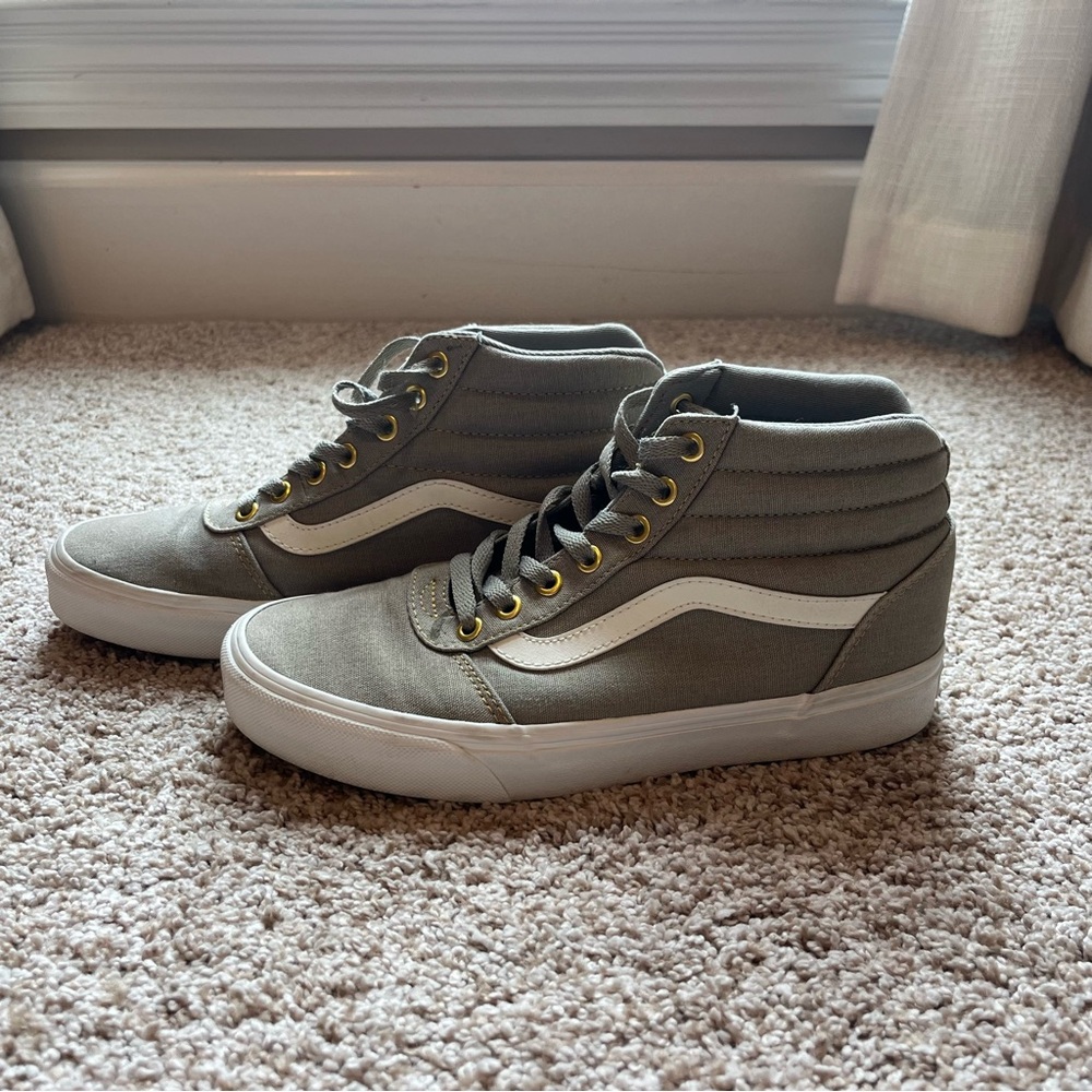 Vans Ward High Top Women’s Sneaker - Size 8.5